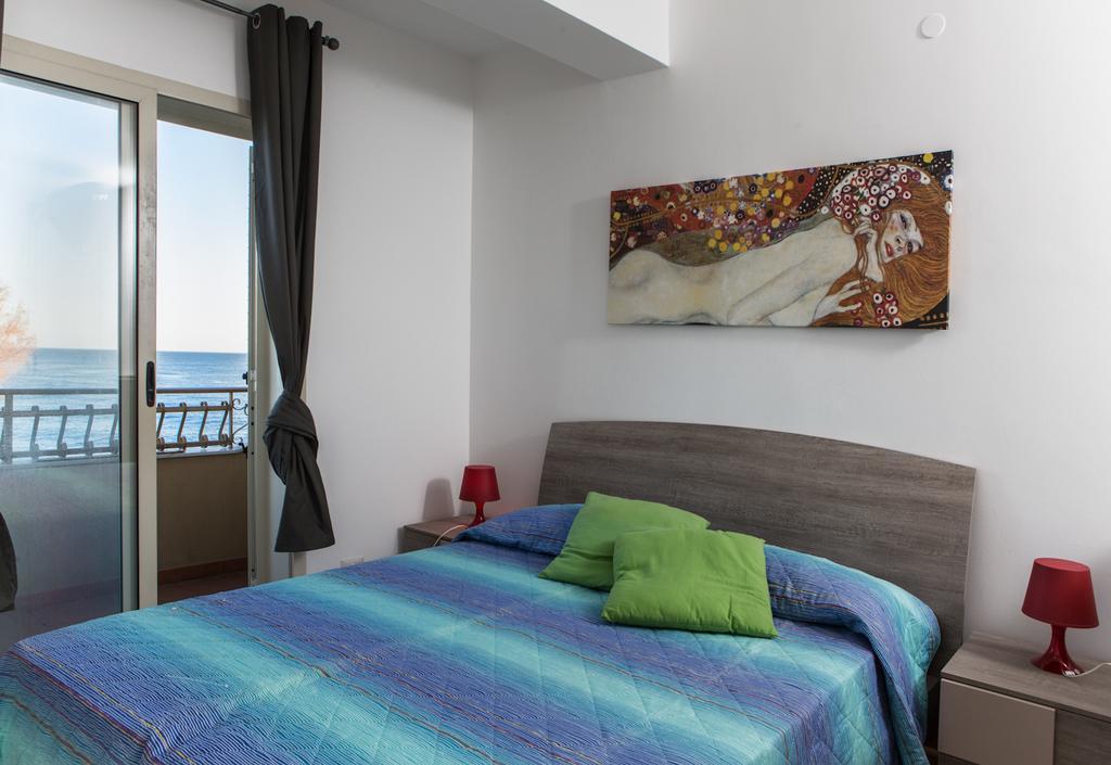 Semu A Mari B&B Santa Teresa Di Riva Værelse billede