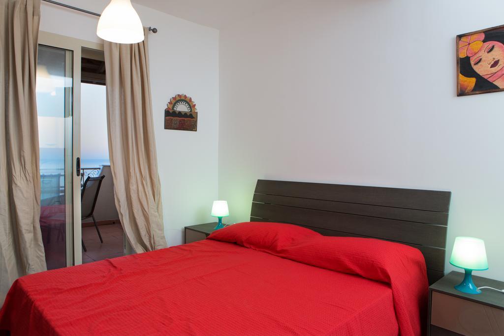 Semu A Mari B&B Santa Teresa Di Riva Værelse billede