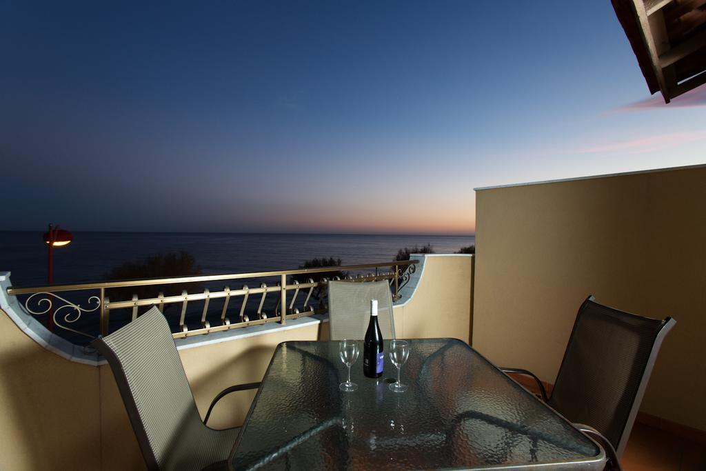 Semu A Mari B&B Santa Teresa Di Riva Værelse billede